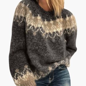 Women's pullover with round neckline and patterned knit