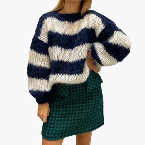 Women's Oversized Sweater with Striped Pattern and Round Neckline