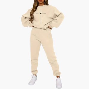 Women's Jogging Suit with Heart Print and Relaxed Fit