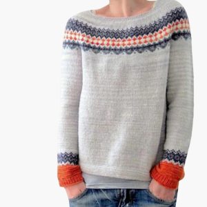 Women's pullover with round neckline and patterned surface